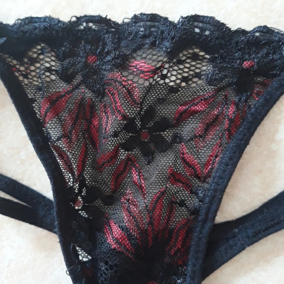 Gang F thong - Picture 3 of 6